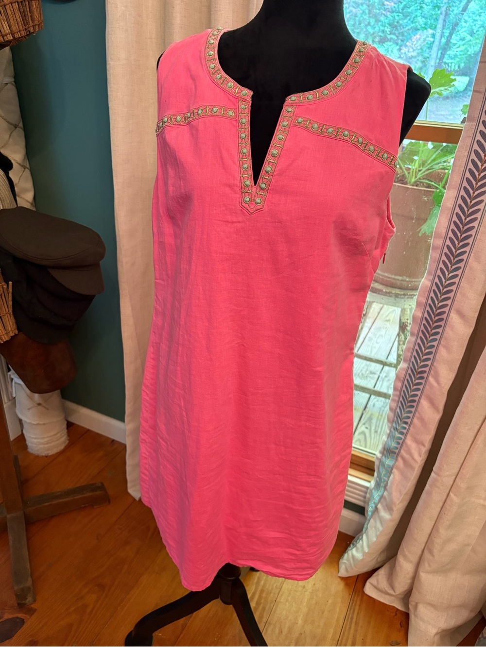 Embroidered V-Neck Pink Sleeveless Dress